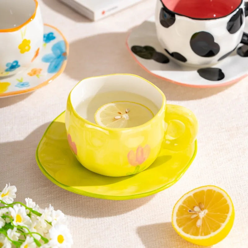 Caneca Criativa de Cerâmica 300ml - Estilo Coreano, Design de Flor Irregular, Feita à Mão - Ideal para Café, Chá e Café da Manhã
