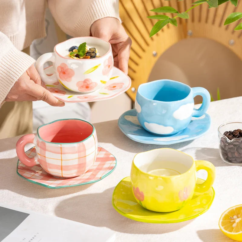 Caneca Criativa de Cerâmica 300ml - Estilo Coreano, Design de Flor Irregular, Feita à Mão - Ideal para Café, Chá e Café da Manhã